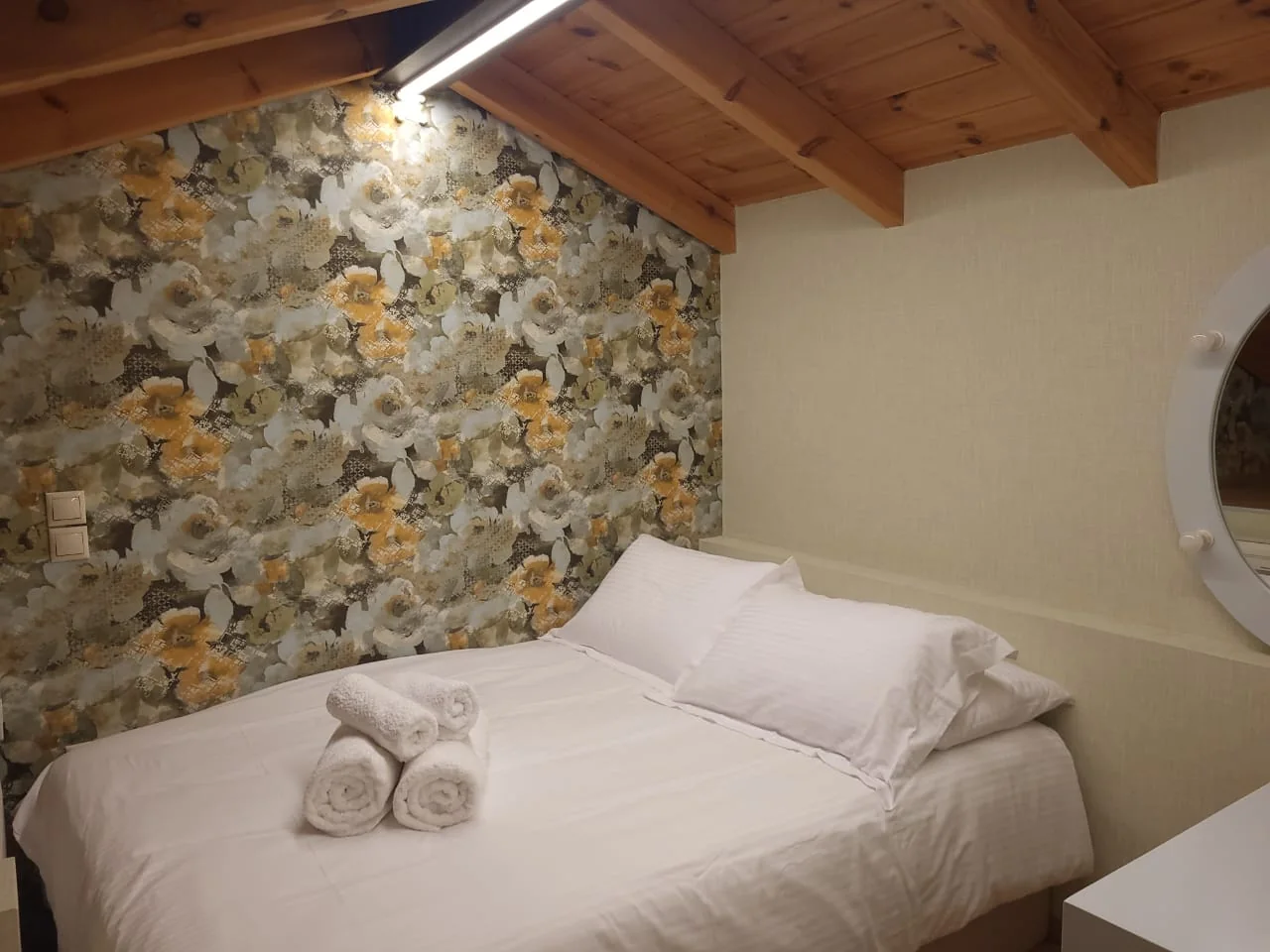 Jeneli Castle bedroom with white linens and timber ceiling